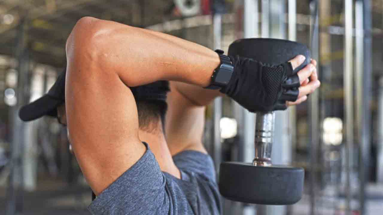 dumbell_tricepss_extension_4